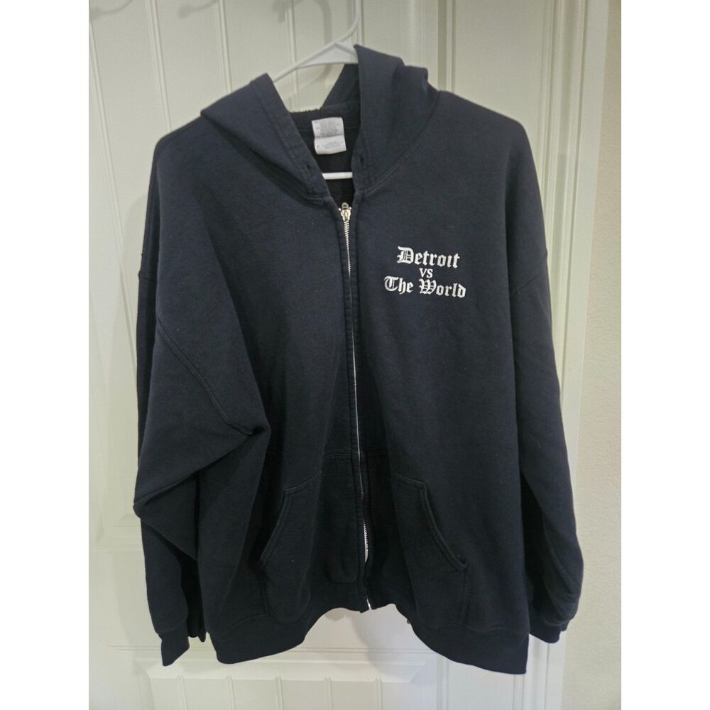 Gildan Detroit vs The World Men’s XL Black Full Zip Hoodie Graphic Sweatshirt